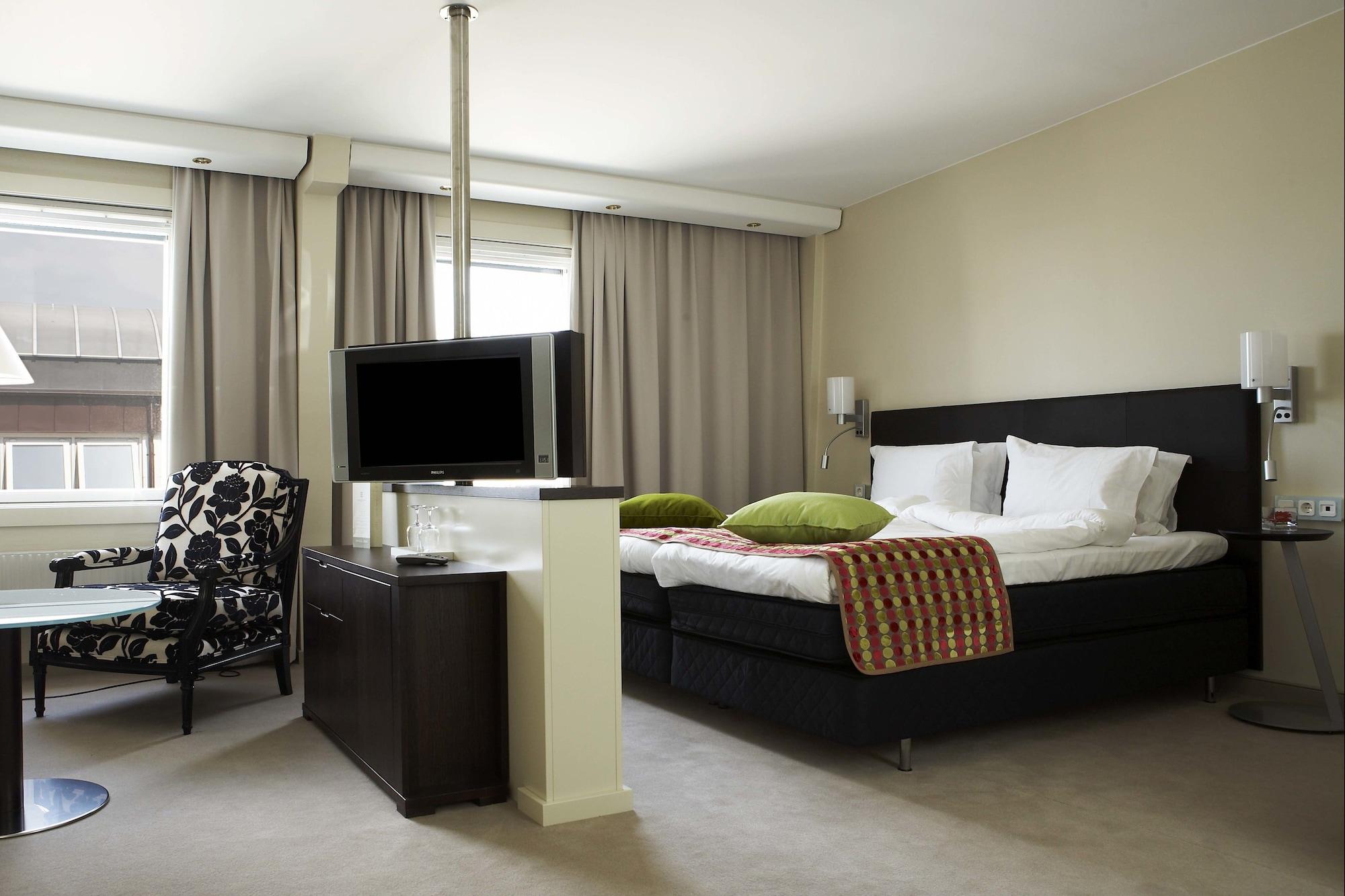 Elite Plaza Hotell 4*